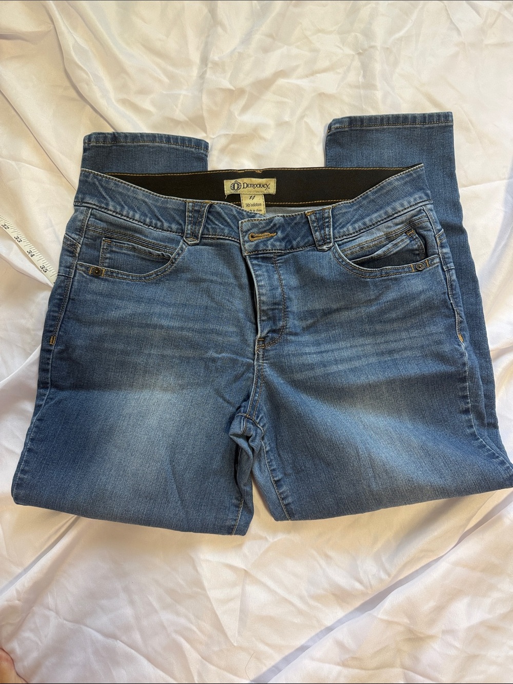 Democracy Women's Blue Straight Leg  ankle/capri Jeans - Medium Wash